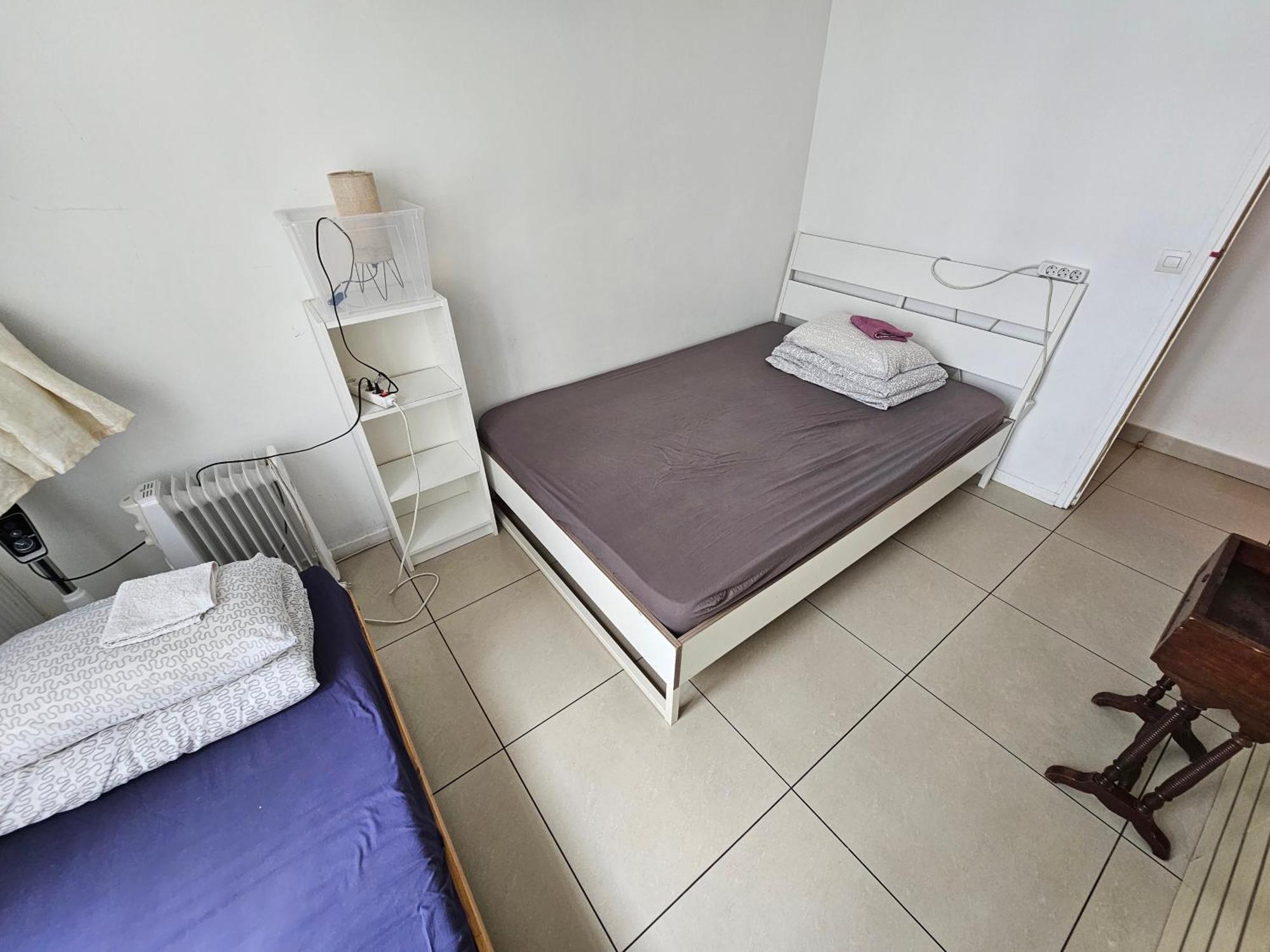 Chambre Double ou Lits Jumeaux avec Salle de Bains Commune